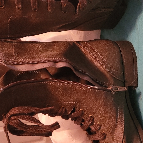 NWOT Vegan Boots 90s - Picture 2 of 7